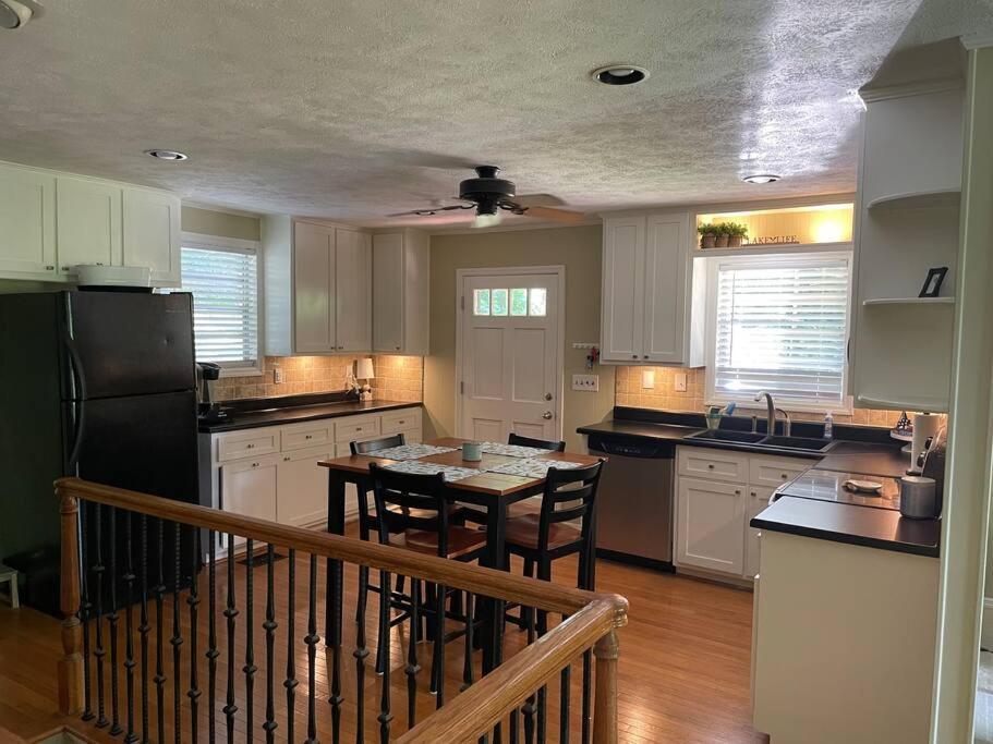 Cozy, Lake Lanier Property With Amazing Views Dawsonville Exterior foto